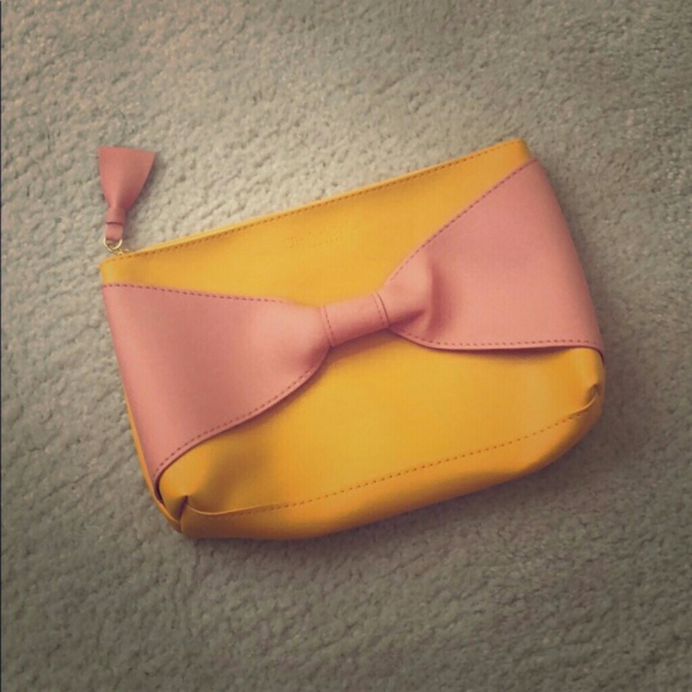 Elizabeth Arden cosmetic purse